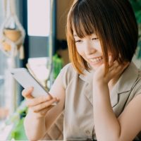 副業に最適な条件の高収入アルバイト。それはノンアダルト チャットレディです。